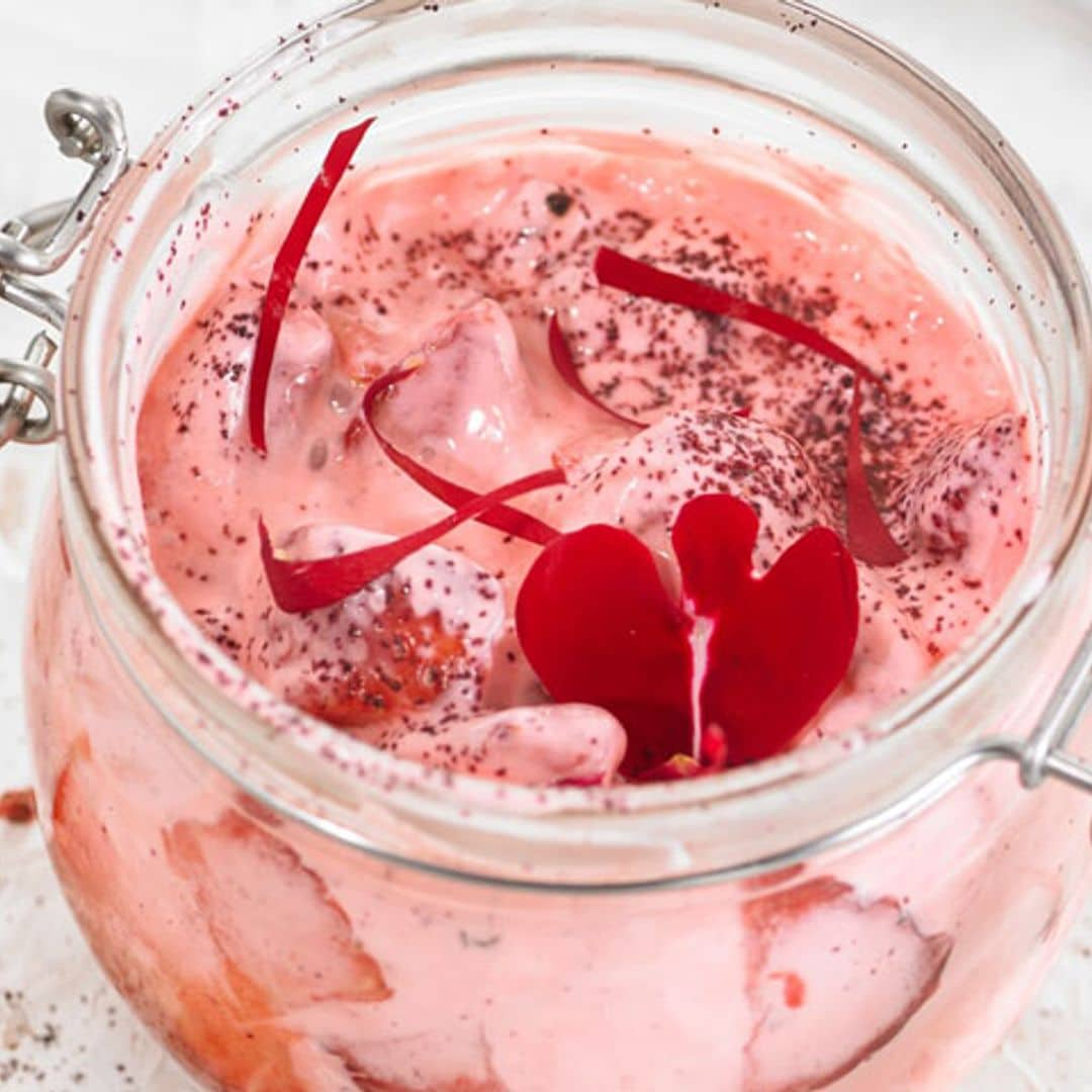 Yogur con fresas a la pimienta