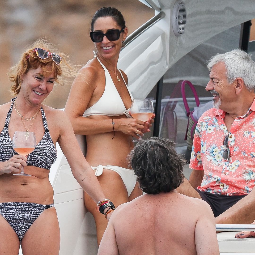 Las divertidas vacaciones de Carlos Sobera y su mujer Patricia Santamarina en Ibiza, ¡viento en popa y a toda vela!