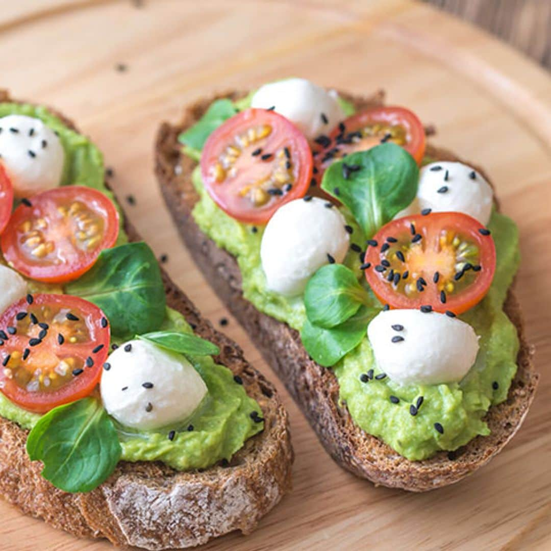 'Bruschetta' de guacamole, mozzarella y cherrys