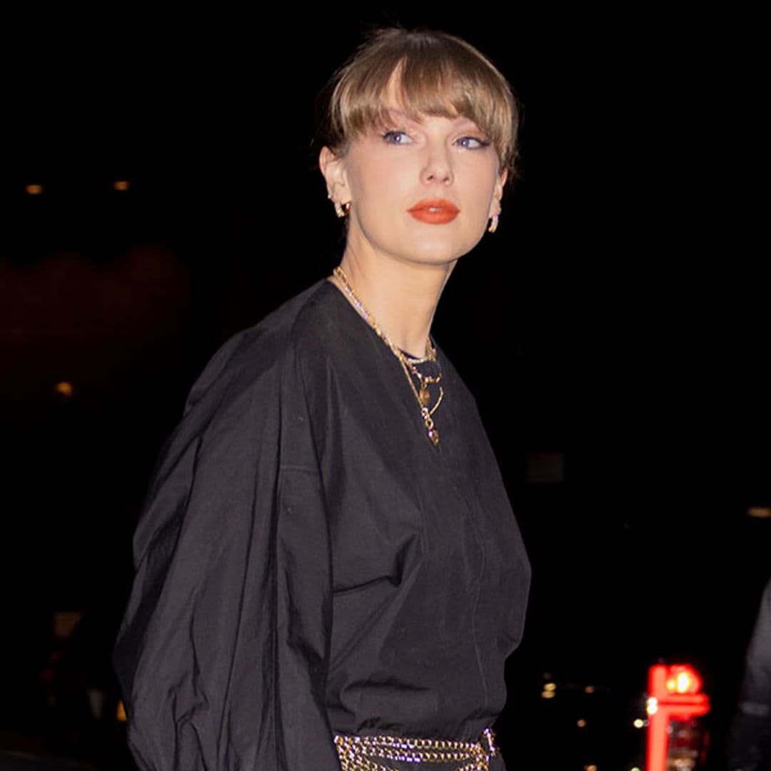 Taylor Swift lleva el vestido corto camisero más fácil de combinar en su última salida de chicas