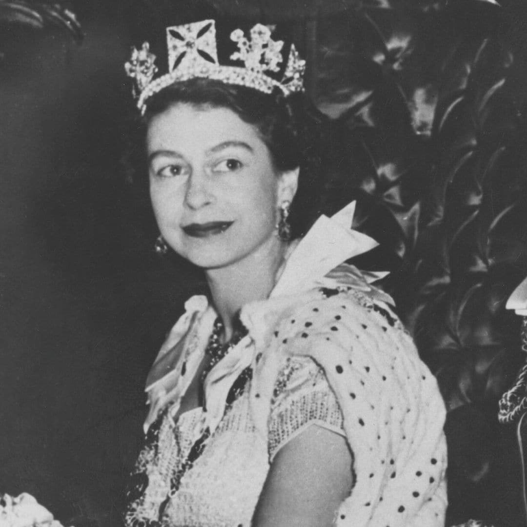 Isabel II: Así contó ¡HOLA! su coronación