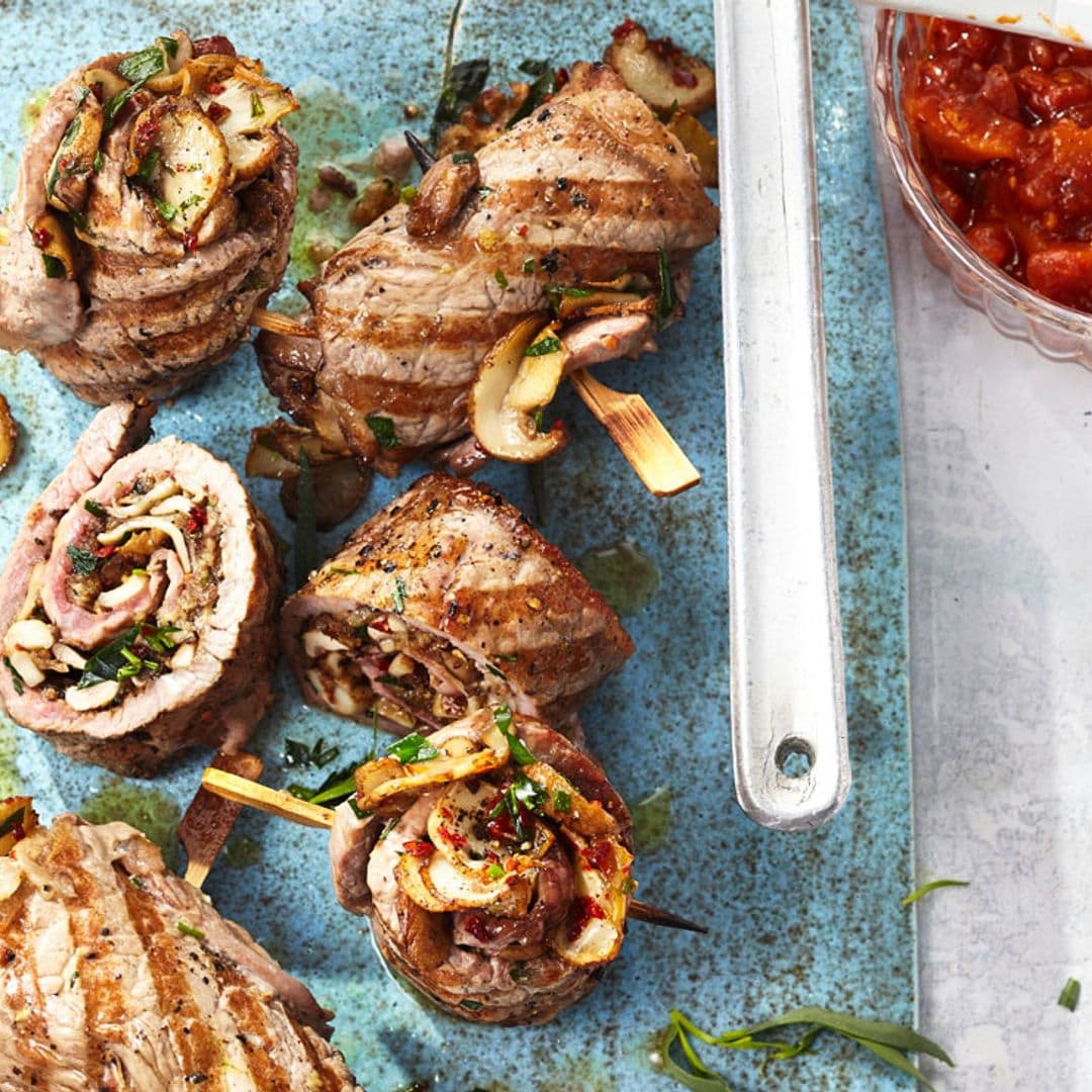 Envueltos de ternera rellenos de anacardos y champiñones