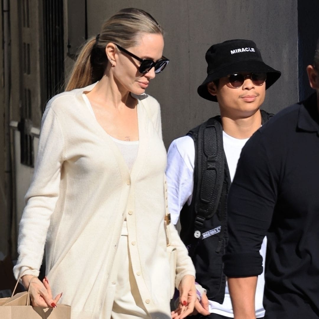 Angelina Jolie reaparece en Los Ángeles junto a su hijo Pax tras su aparatoso accidente