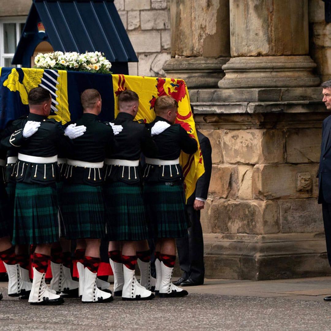 Los restos mortales de Isabel II se encuentran ya en el Palacio de Holyroodhouse, en Edimburgo