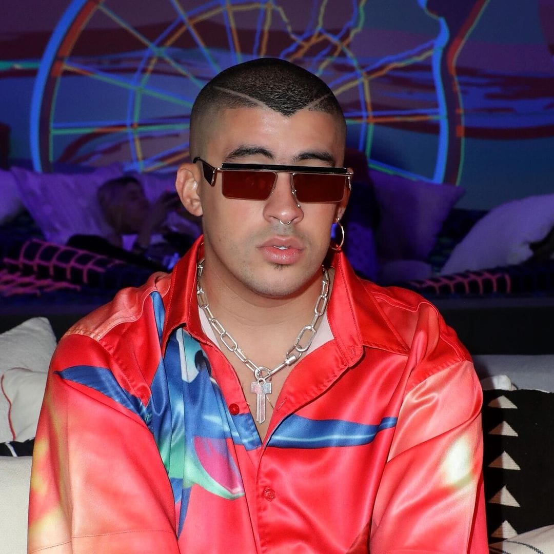 Tienes que ver como Bad Bunny y su novia enfrentan el aislamiento en casa