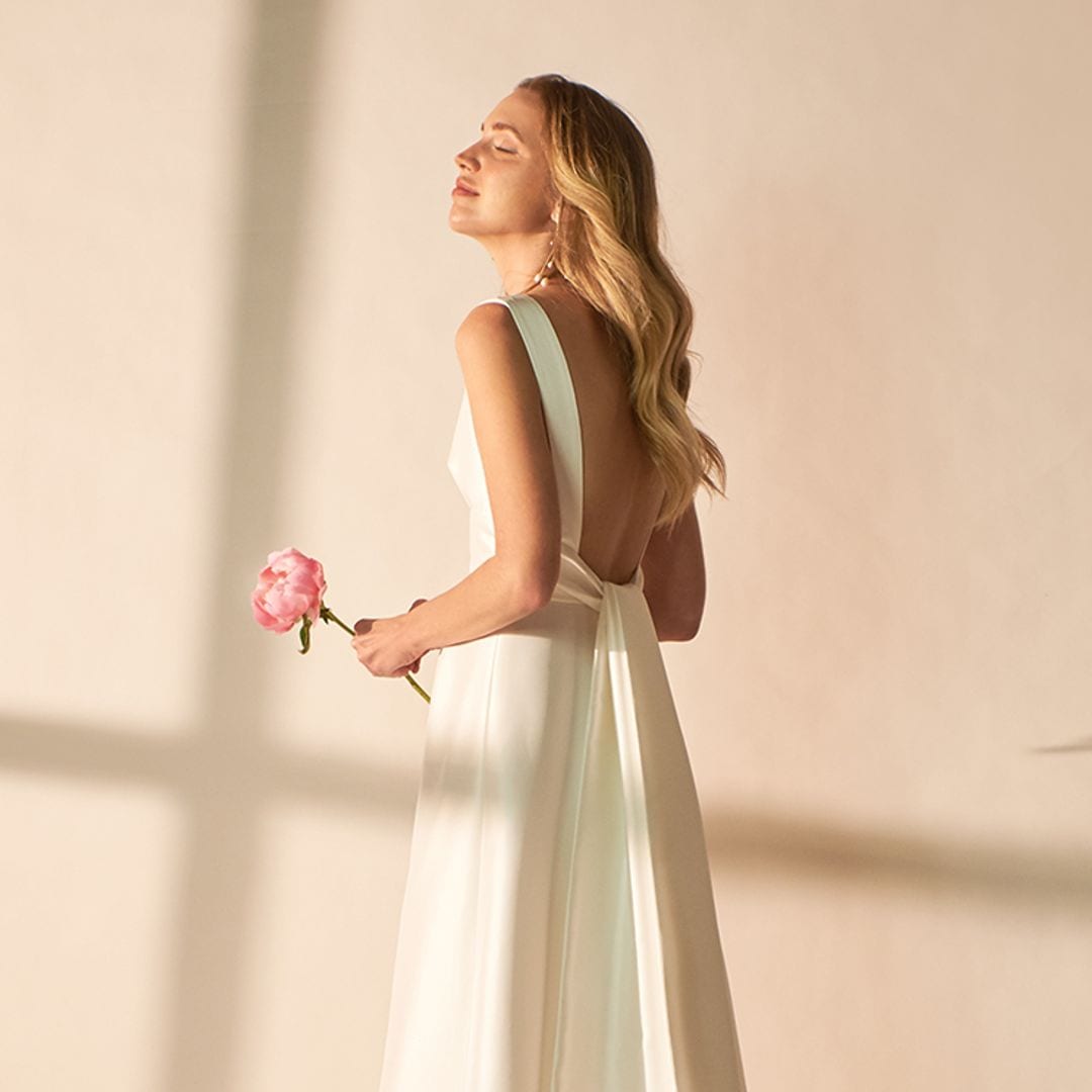 Un vestido, varios looks: 11 diseños desmontables perfectos para bodas de verano