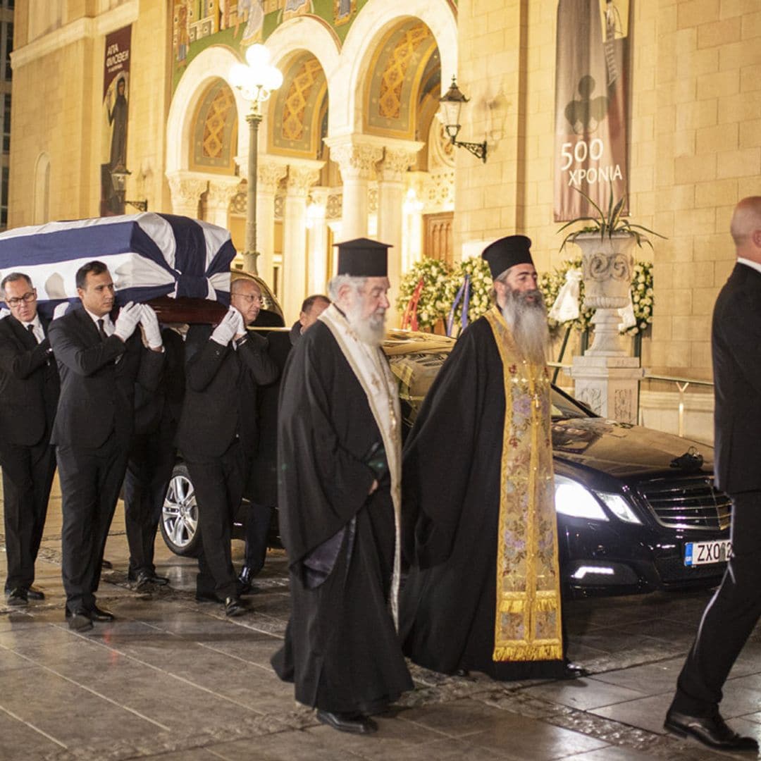 Los griegos despiden al rey Constantino en la capilla ardiente instalada antes del solemne funeral