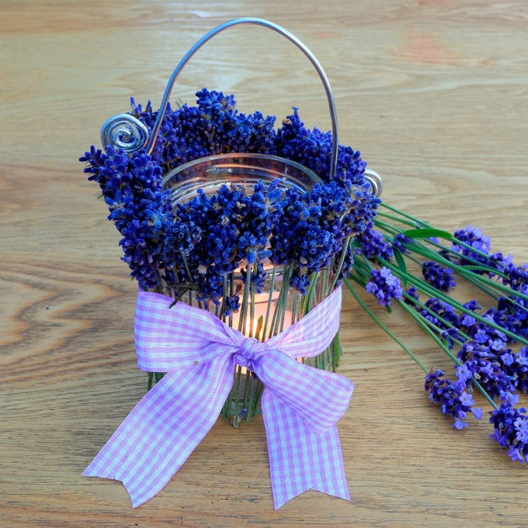 DIY: portavelas decorativos con flores de lavanda