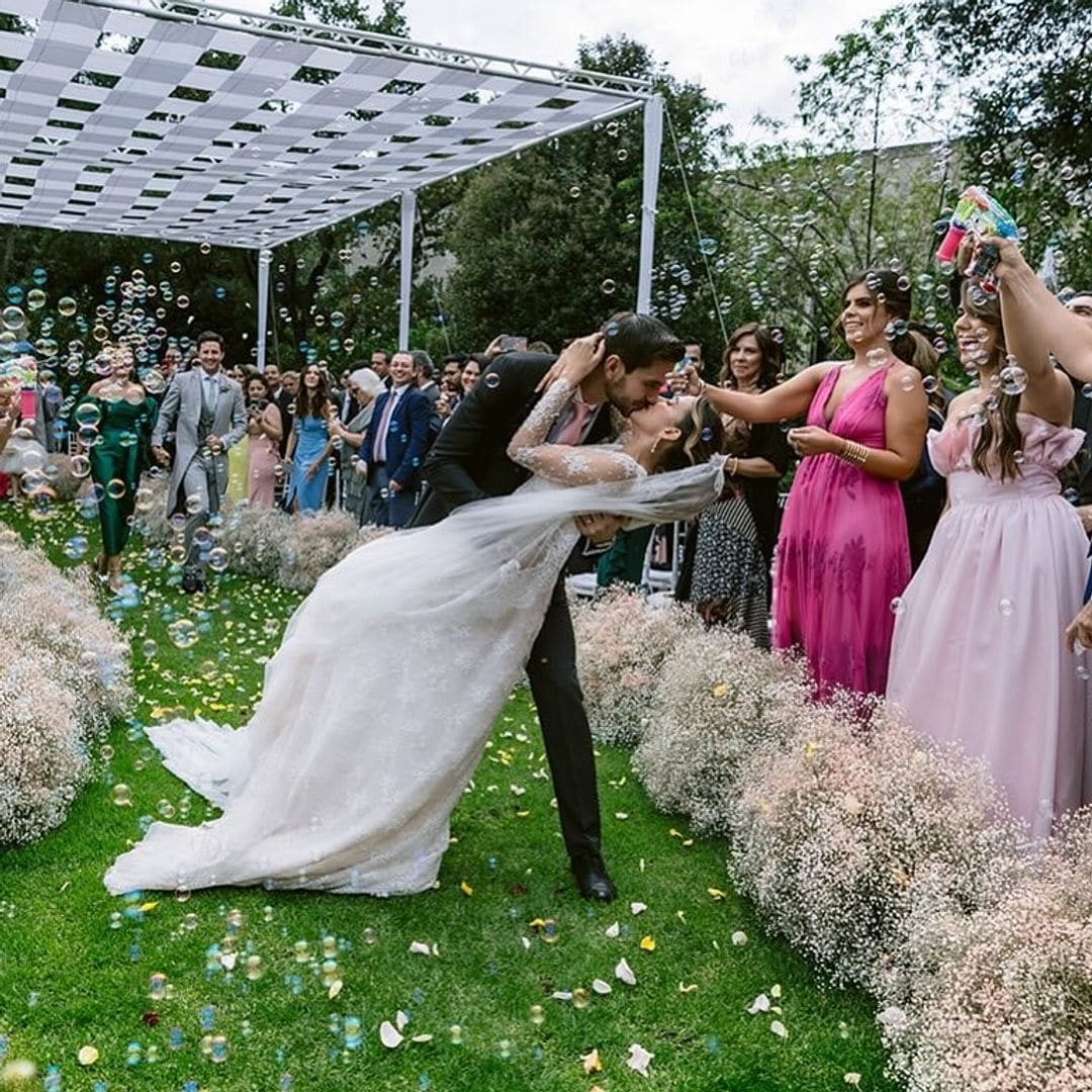 ¡Vivan los novios! Paulina Goto y Rodrigo Saval celebran su primer aniversario de bodas