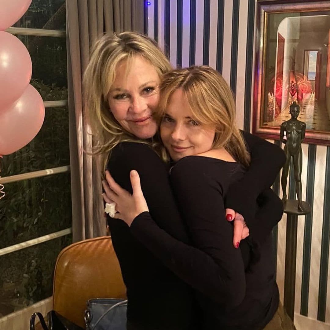 Melanie Griffith y Tippi Hedren se mudan a casa de Stella Banderas por el avance de los incendios