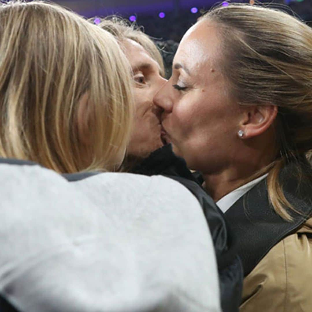 ¡Pura emoción! Las familias de los jugadores del Real Madrid saltan al campo para celebrar la victoria en la Champions