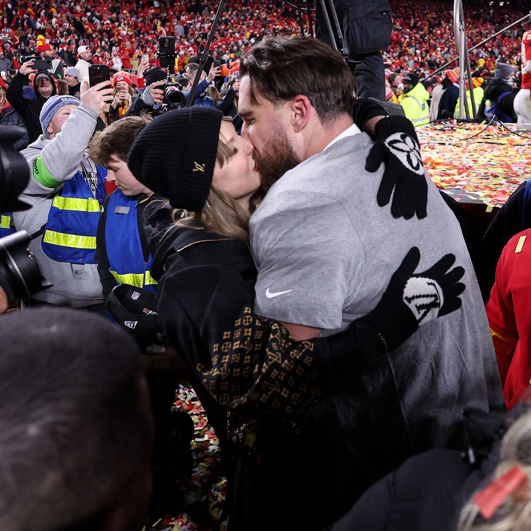 Uno de los momentos más románticos de la noche de ayer entre Travis Kelce y Taylor Swift