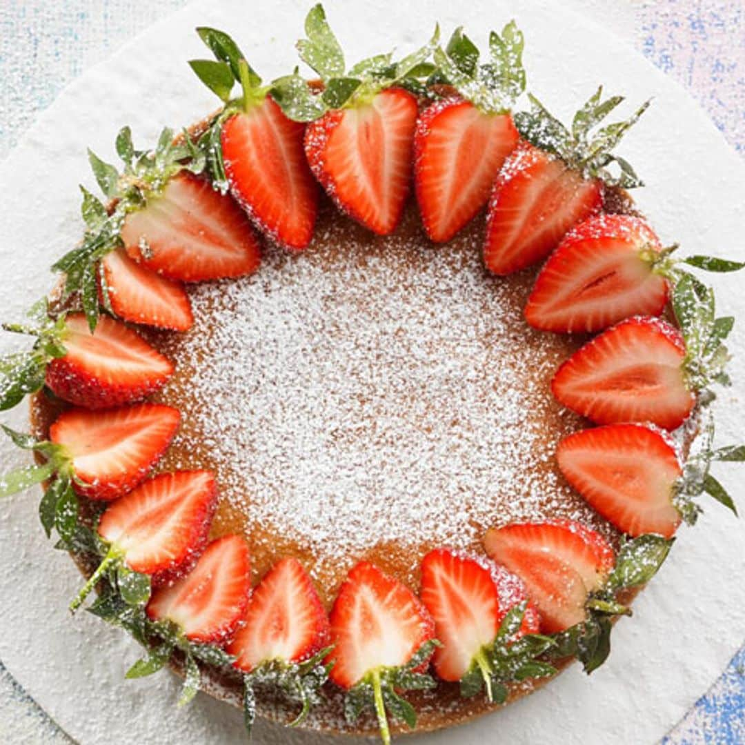 Tarta de almendra con fresas