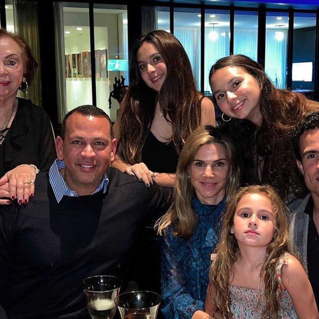 Alex Rodriguez celebra Thanksgiving con su exesposa y sus hijas