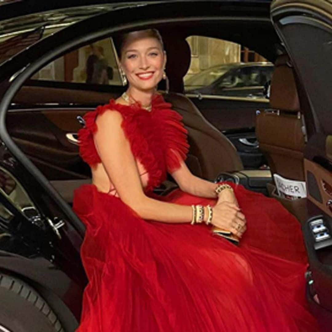 Beatrice Borromeo se va de boda con el vestido rojo más alucinante que vimos en Cannes