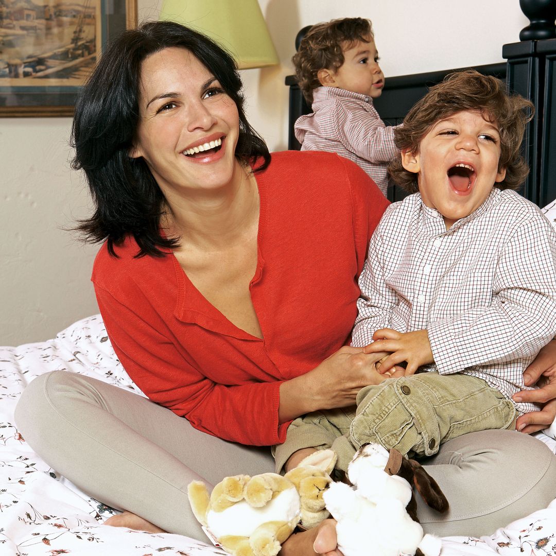 Fabiola Martínez en una foto de archivo con sus hijos Quique y Carlos