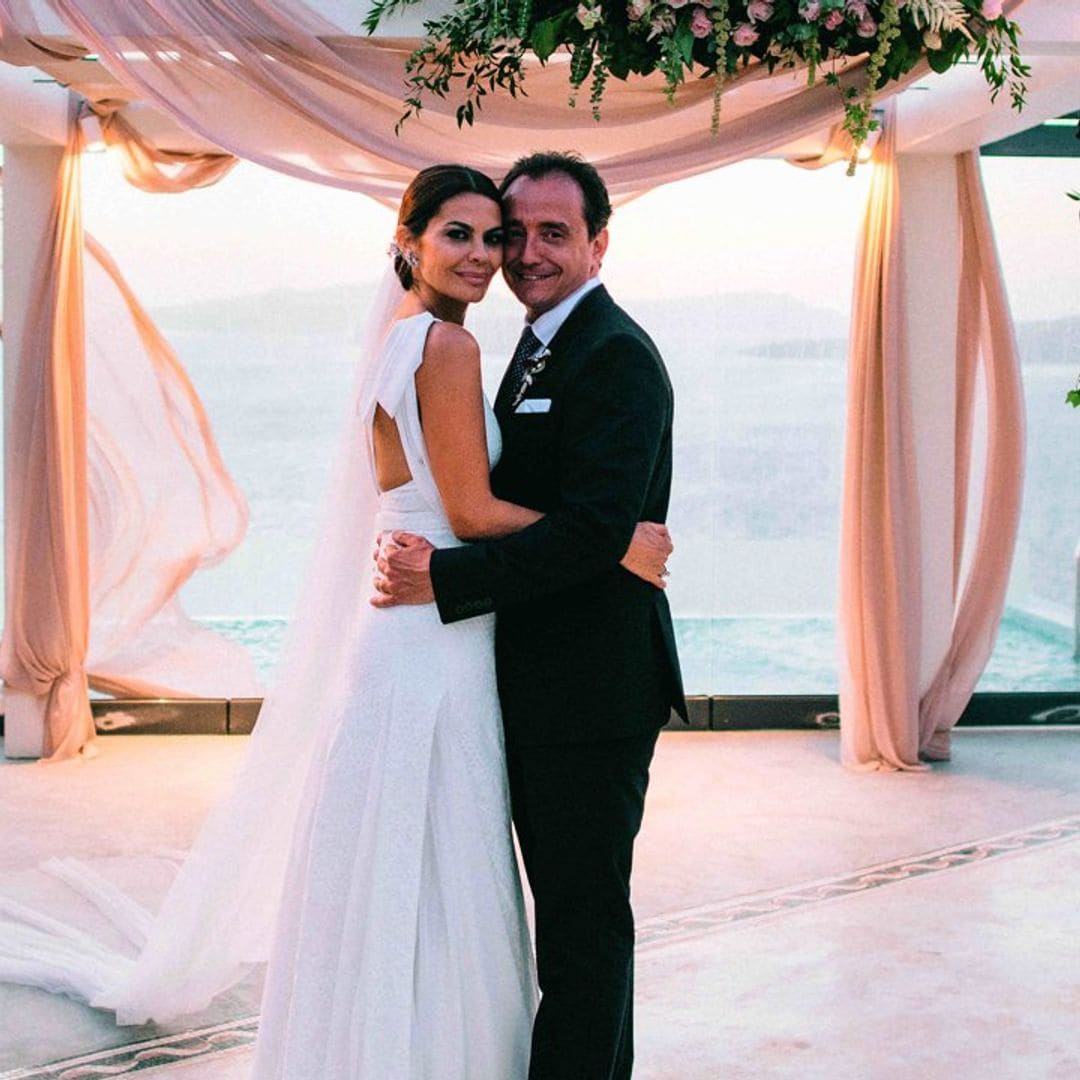 Así contó ¡HOLA! la gran boda griega de María José Suárez en Santorini