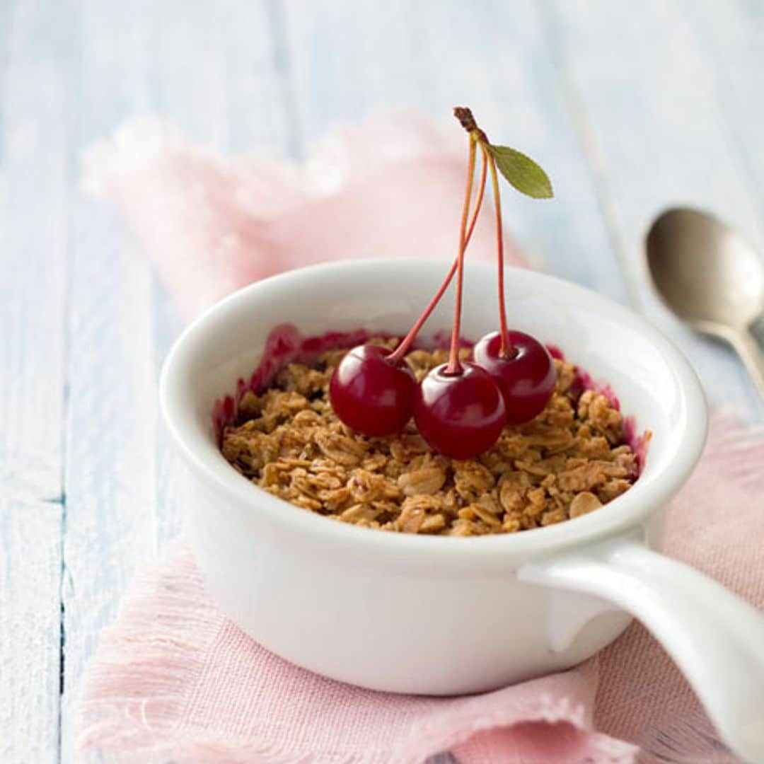 'Crumble' de cerezas y manzana