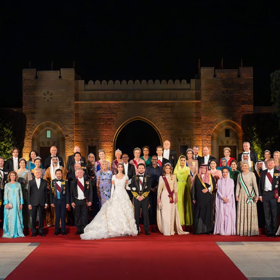 Los detalles de las nuevas fotos oficiales de la boda de Hussein y Rajwa de Jordania, con un nostálgico homenaje incluído