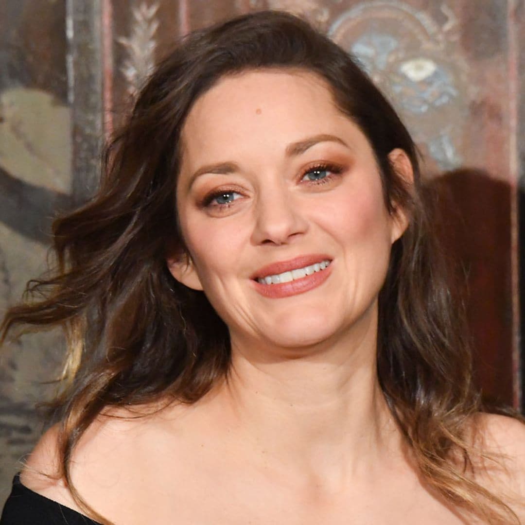 El nuevo proyecto de belleza que une a Marion Cotillard con Marilyn Monroe y Brad Pitt