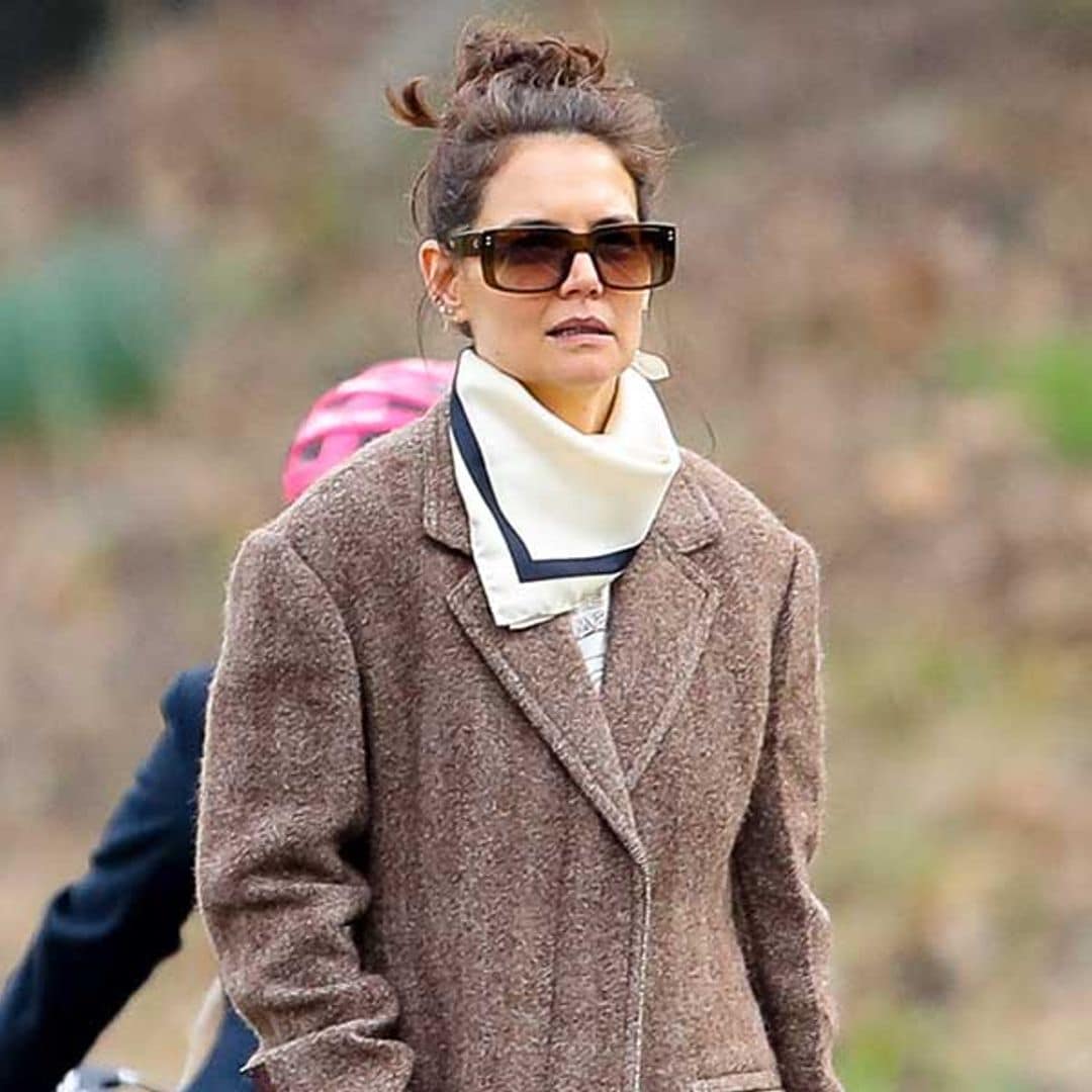 De los vaqueros 'balloon' a los de tiro alto: el flechazo de Katie Holmes por los tejanos anchos