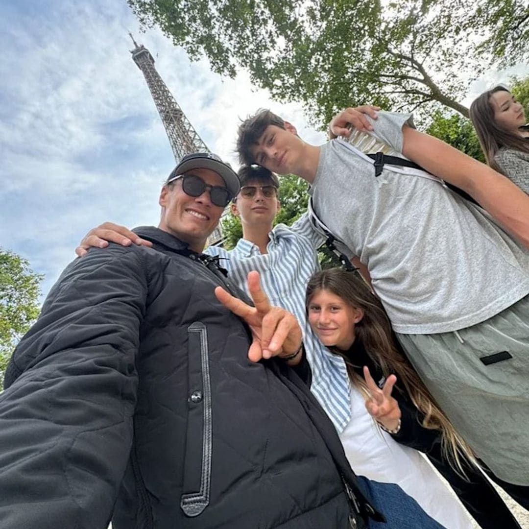 Tom Brady y sus hijos en París