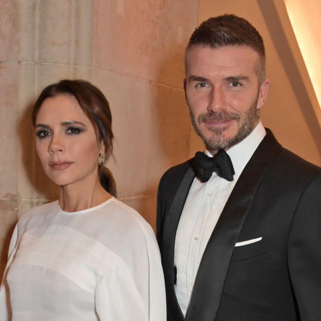 David y Victoria Beckham recrean 20 años después su icónico look 'denim' a juego