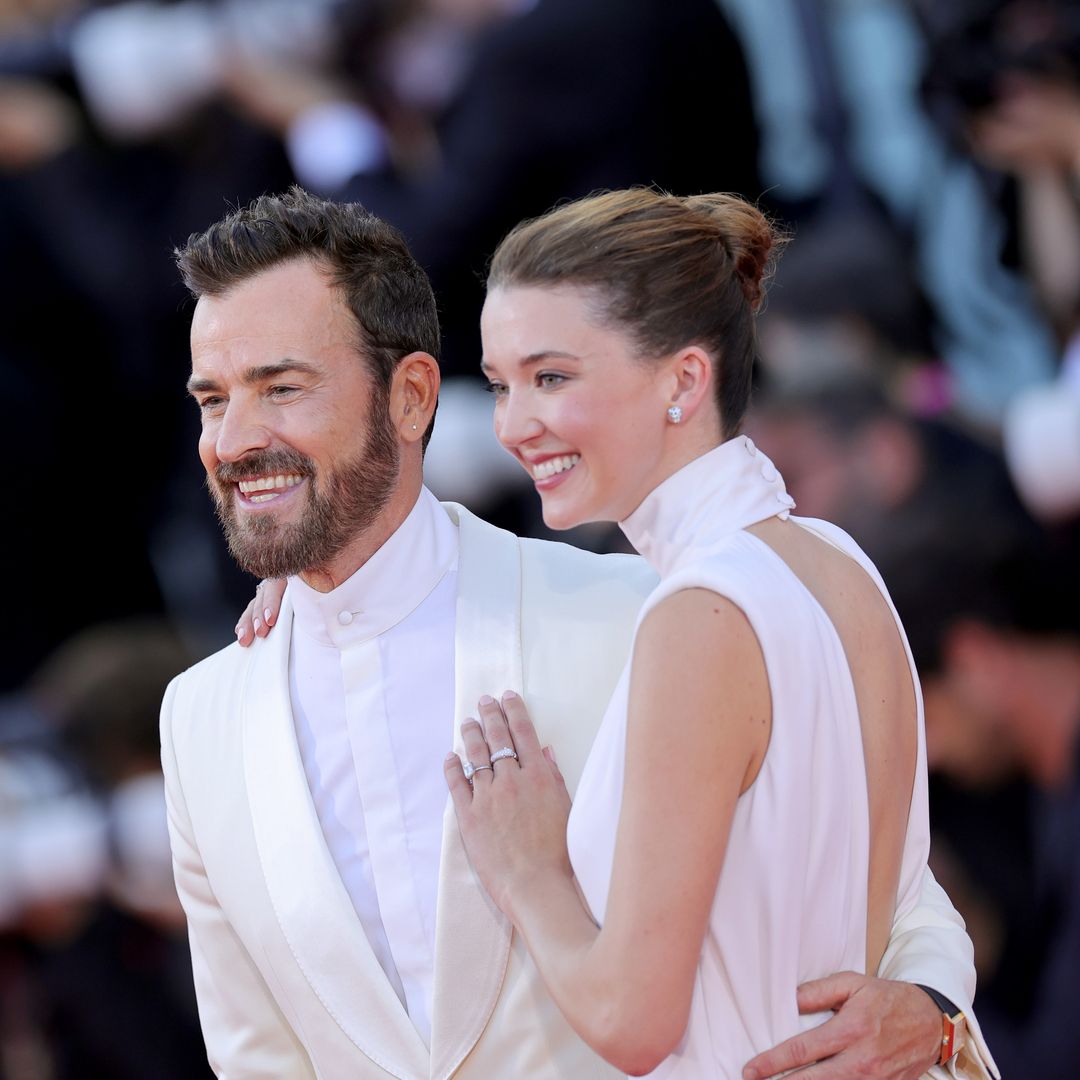 Justin Theroux se compromete con su novia Nicole Brydon Bloom, 23 años más joven