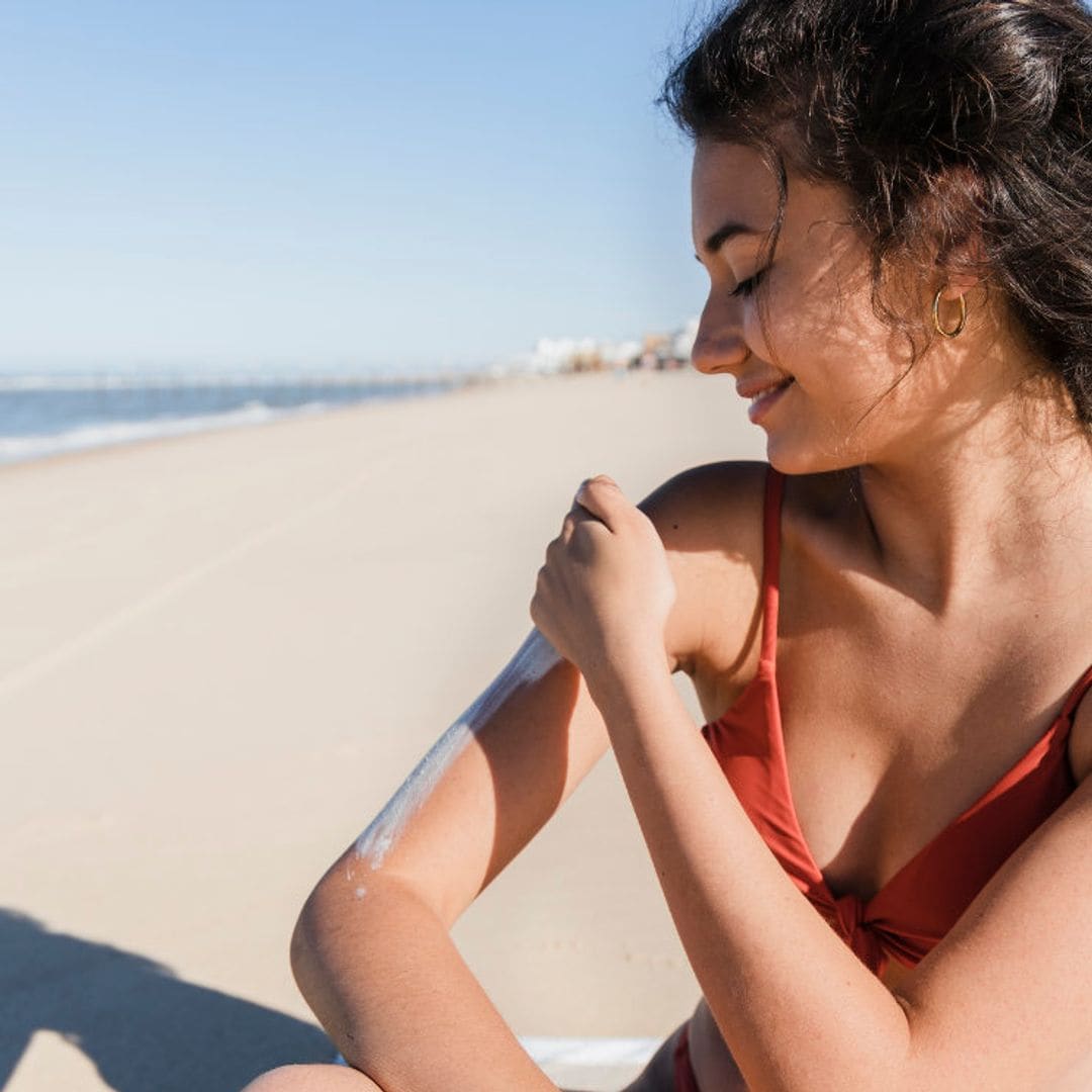 ¿Cómo puedes saber si una crema solar está caducada?