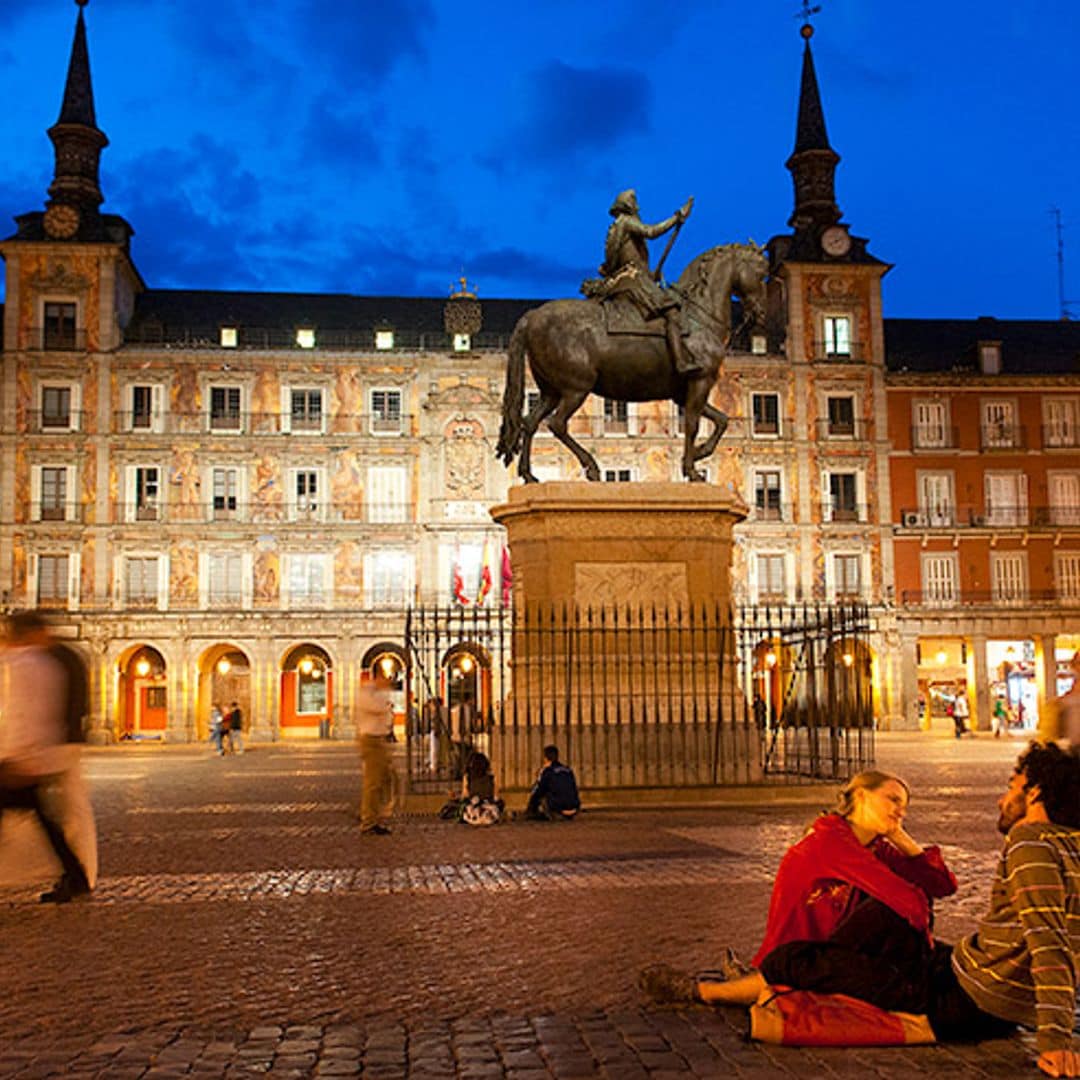 La Plaza Mayor de Madrid: 400 años de arte, tapas y aires castizos