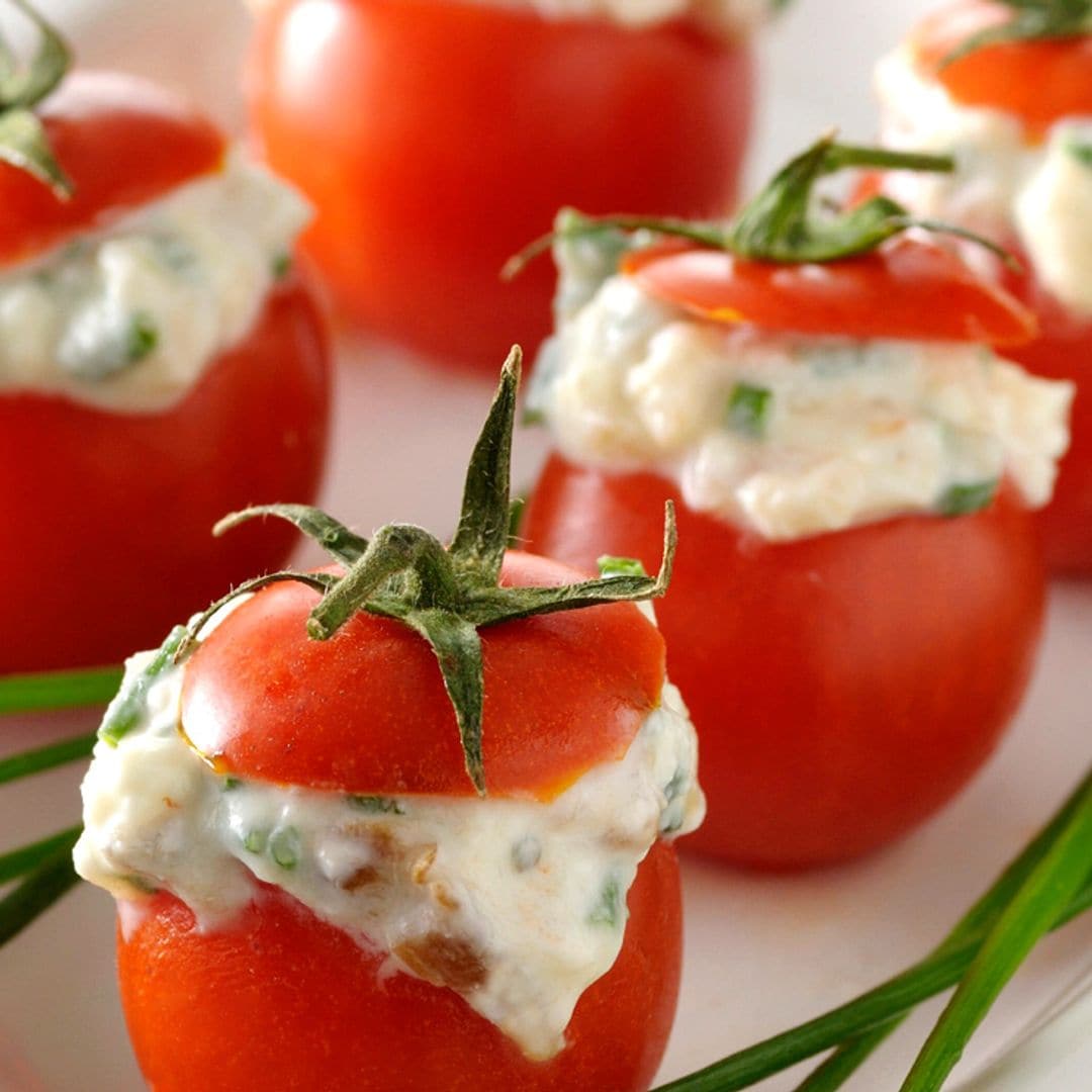 Tomates 'cherry' rellenos de queso cremoso y anchoas