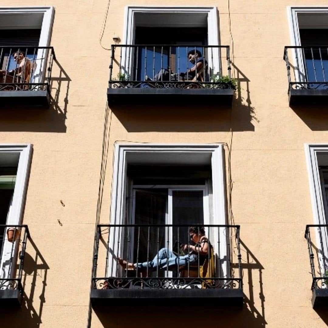 Amor en tiempos de Covid, se conocieron desde sus balcones y ahora ya planean su boda