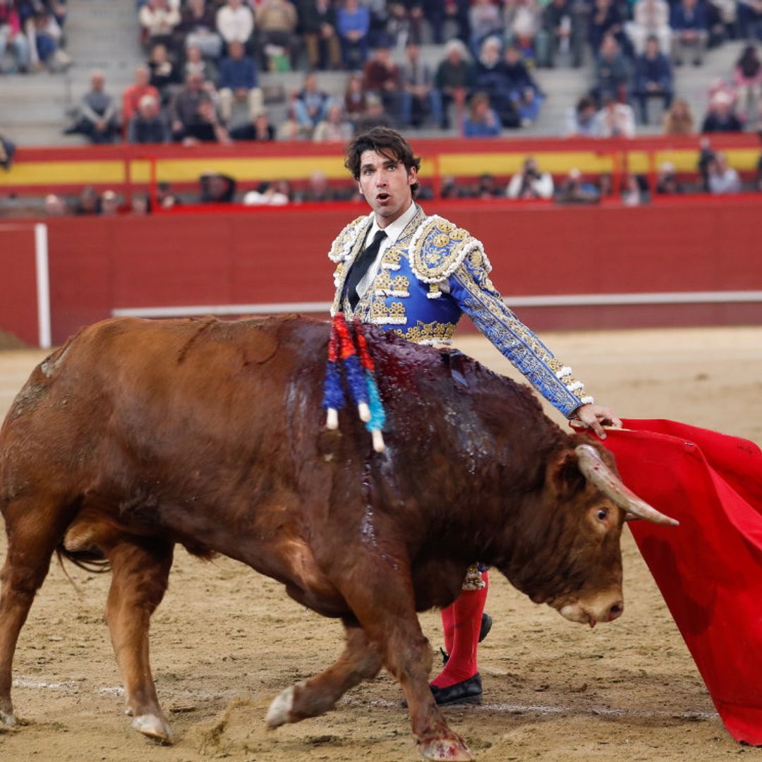 Cayetano Rivera, ovacionado en su vuelta a los ruedos, mientras Eva González se une a una carrera solidaria