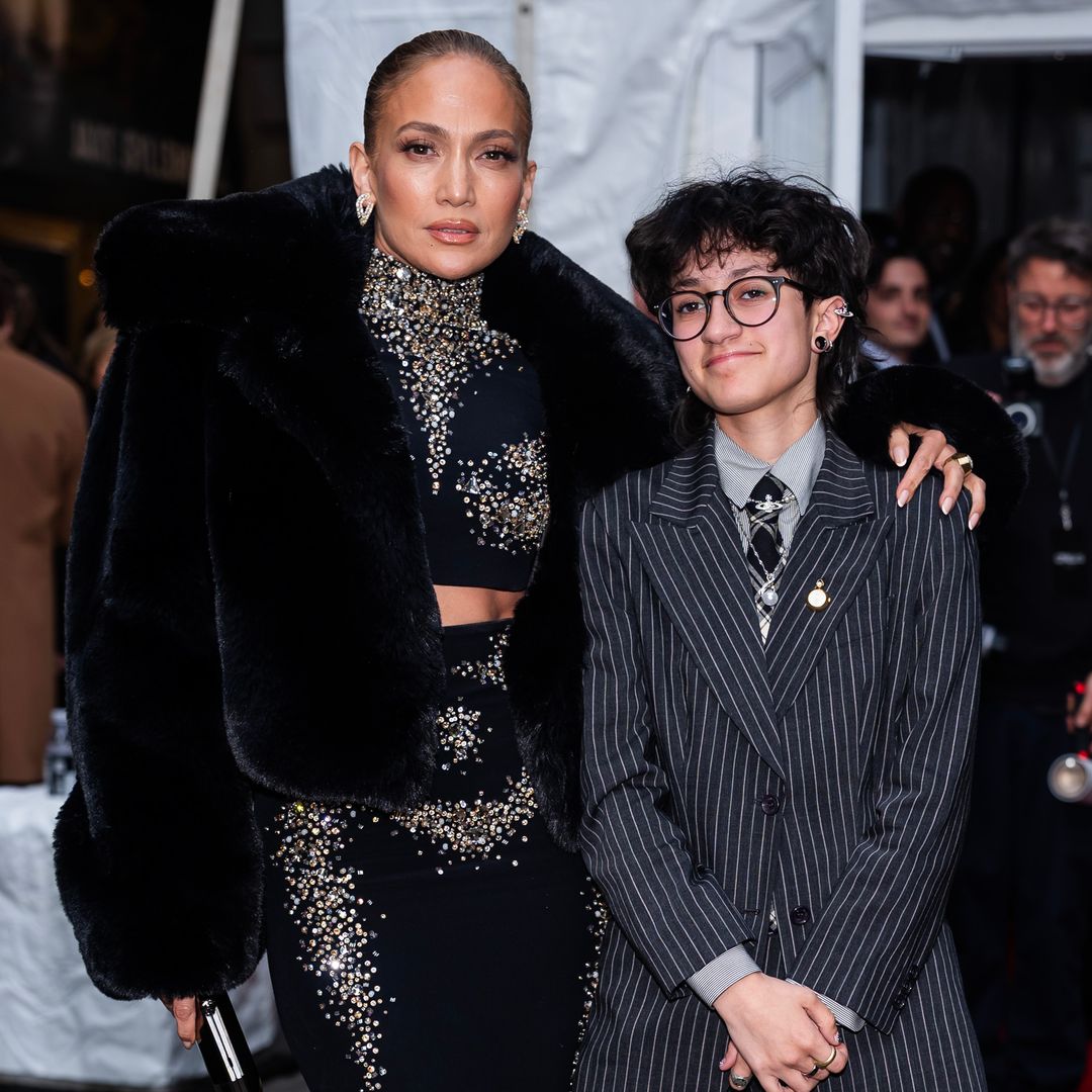 Jennifer Lopez y su hija Emme deslumbran en una cita en el teatro en Nueva York