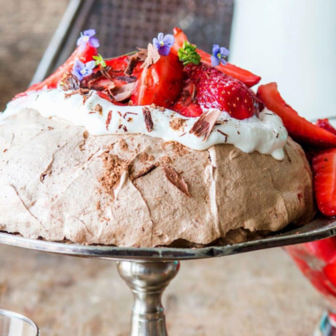 'Pavlova' de chocolate y fresas