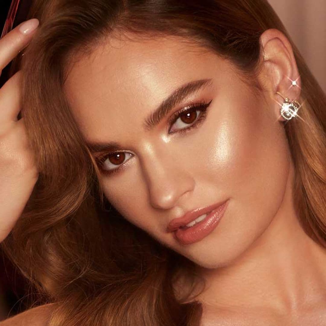 Lily James estrena proyecto 'beauty' y nos cuenta sus mejores secretos de maquillaje