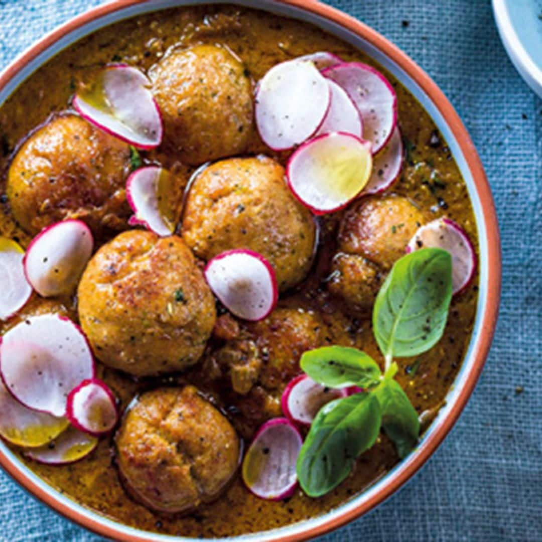 Albóndigas de bacalao con salsa 'garam masala'