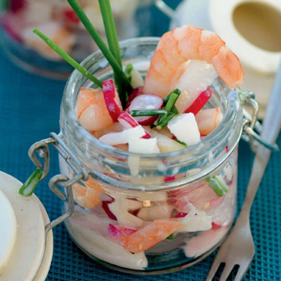 Ensaladilla de bacalao ahumado y gambas