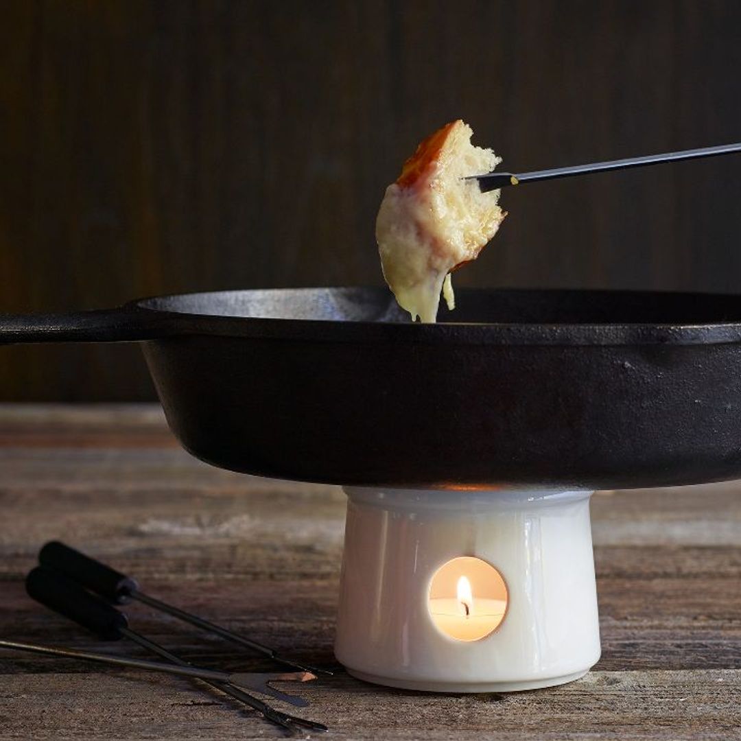 ¿Eres más de queso o de chocolate? Sea cual sea tu elección, tenemos la 'fondue' perfecta para ti