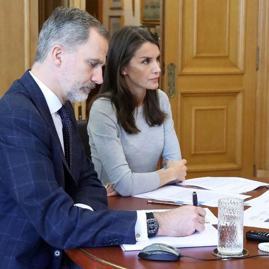 Don Felipe y doña Letizia pasan el día de su aniversario de boda teletrabajando