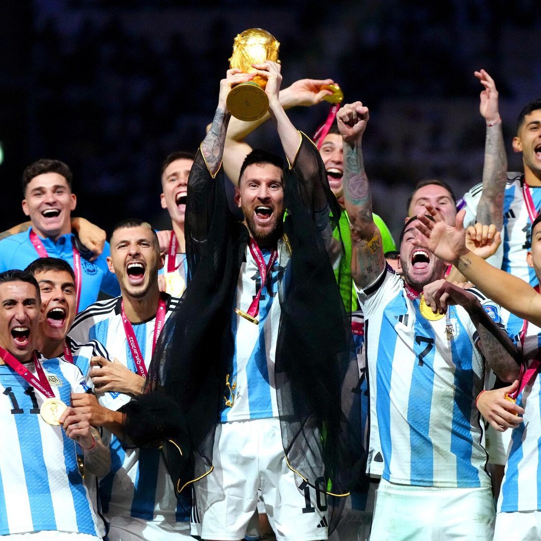 ¿Qué es el ‘bisht’, la túnica con la que Messi recibió la Copa del Mundo?