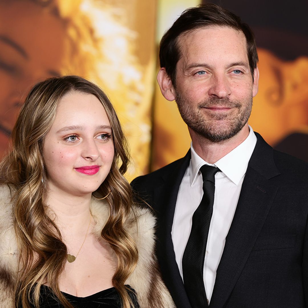 Ruby, la hija adolescente de Tobey Maguire, le roba los focos a su padre en la alfombra roja