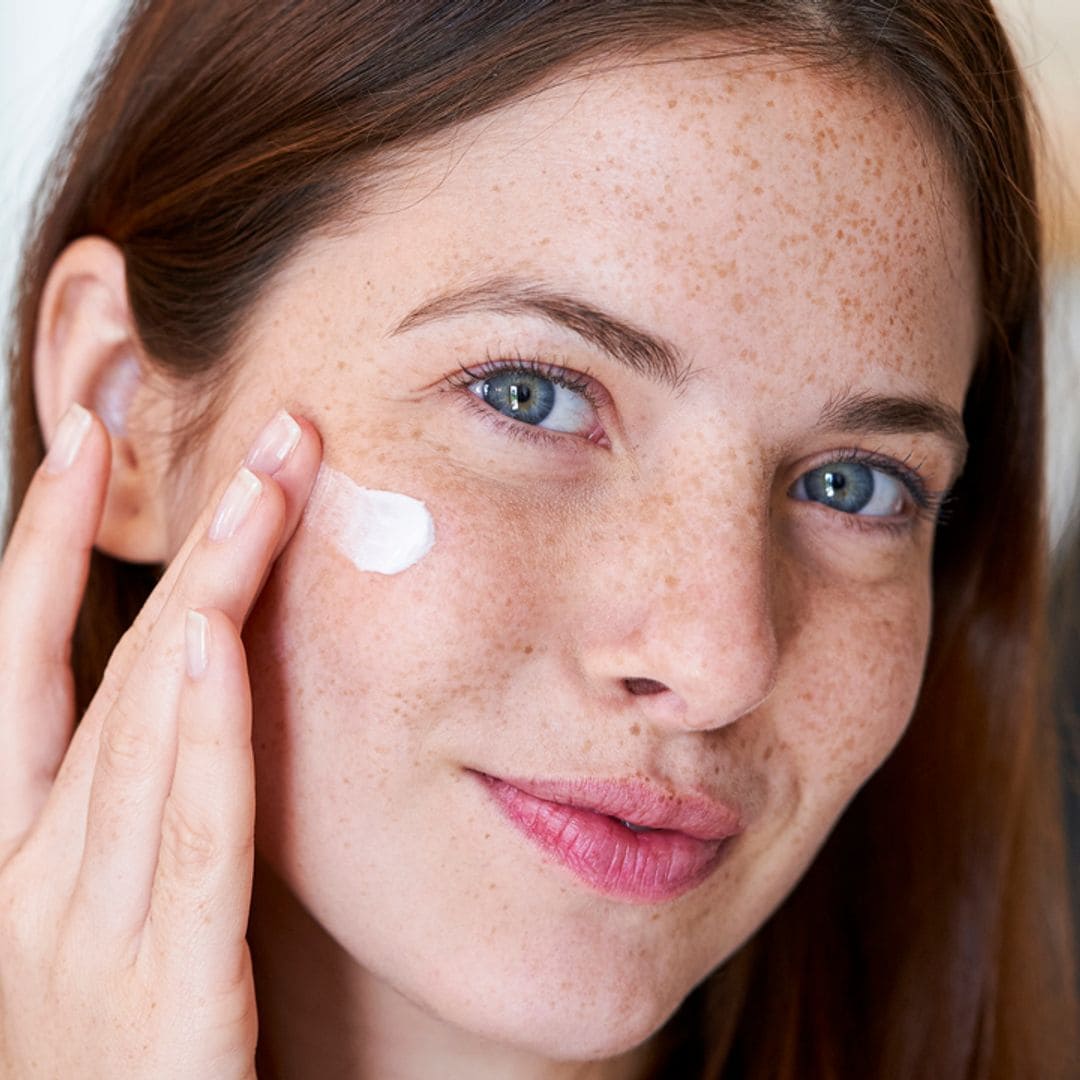 Si tienes la piel seca, necesitas esta crema hidratante facial que nutre, refresca y suaviza