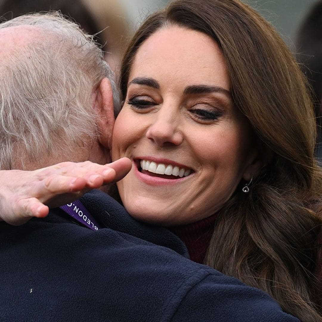 El encuentro de Kate con su maestro de historia no podría haber sido más emocionante