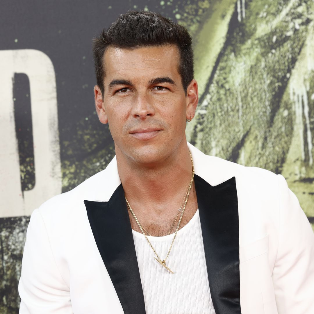 El nuevo look de Mario Casas en FITUR desata opiniones encontradas entre sus fans