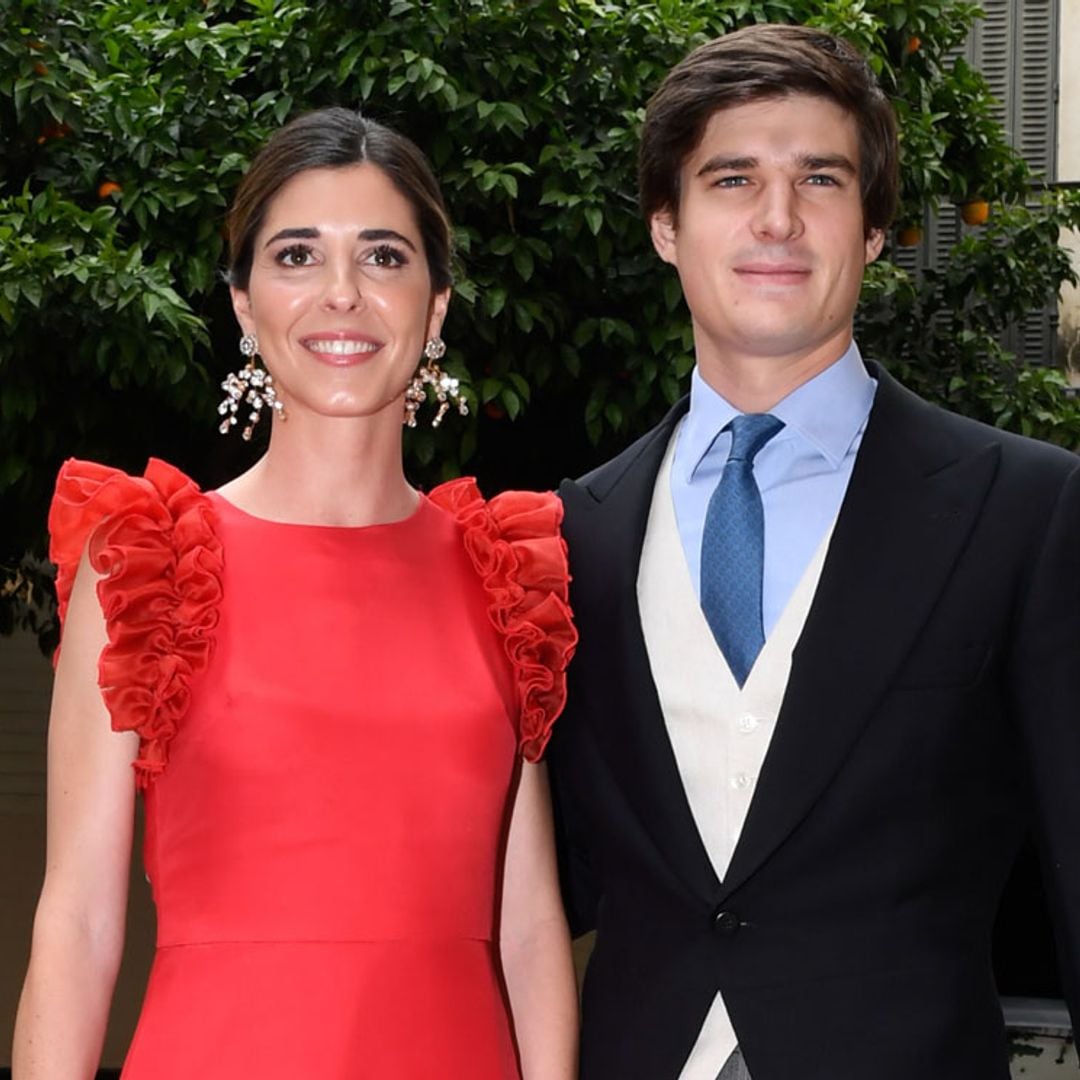 Un look rojo de inspiración 'flamenca', el conjunto de invitada de Belén Corsini en la boda de su hermano