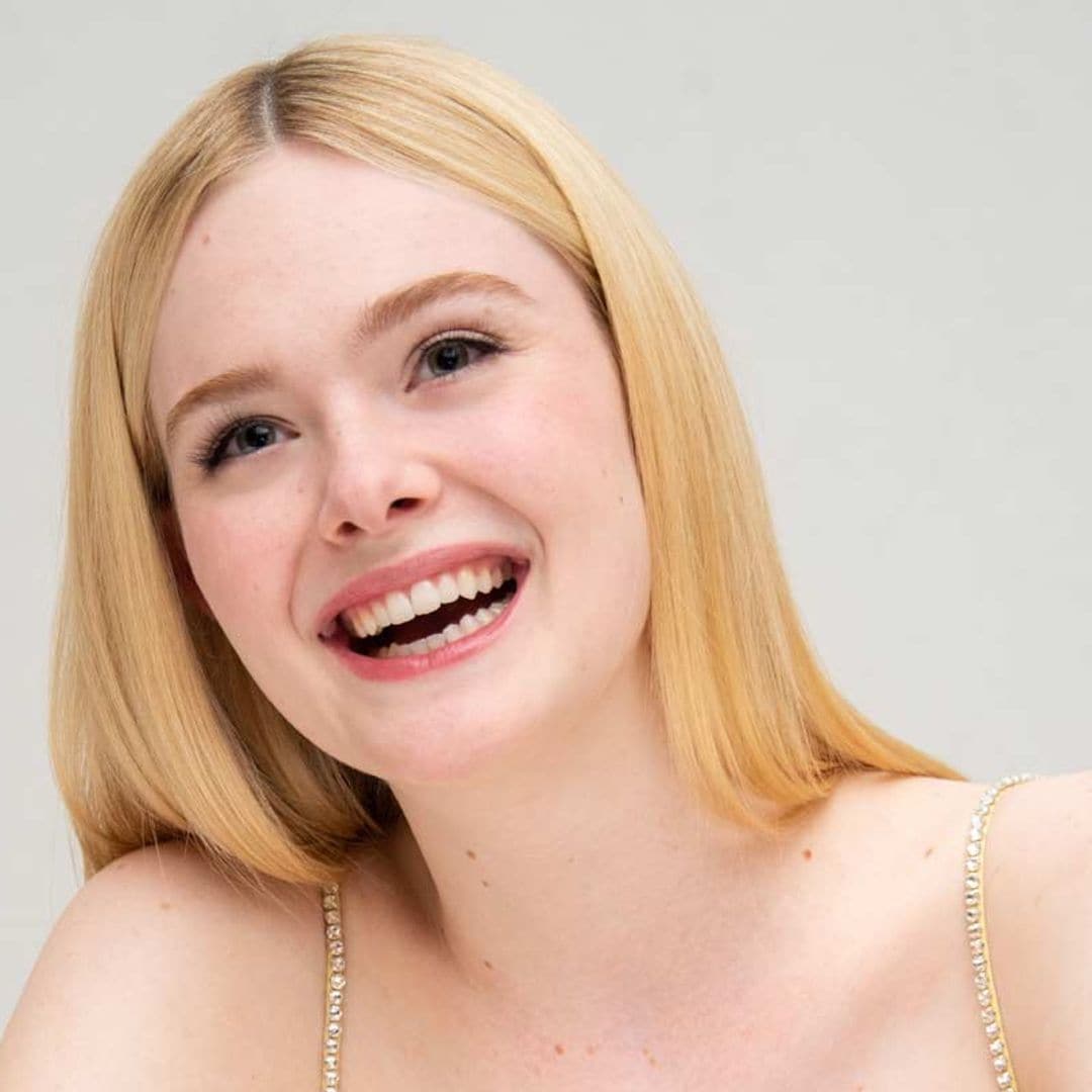 La tarta de cumpleaños de dos pisos de Elle Fanning ha desvelado quién es su icono