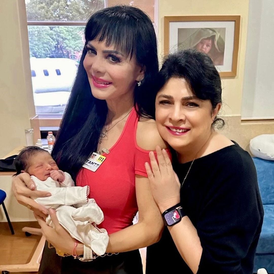 La tierna sonrisa de Tessa en sus nuevas fotos junto a Maribel Guardia y Victoria Ruffo