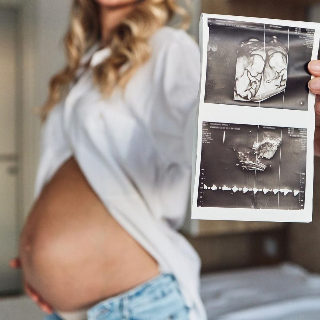 Madre de mellizos y soltera por elección, el reto de la maternidad en solitario