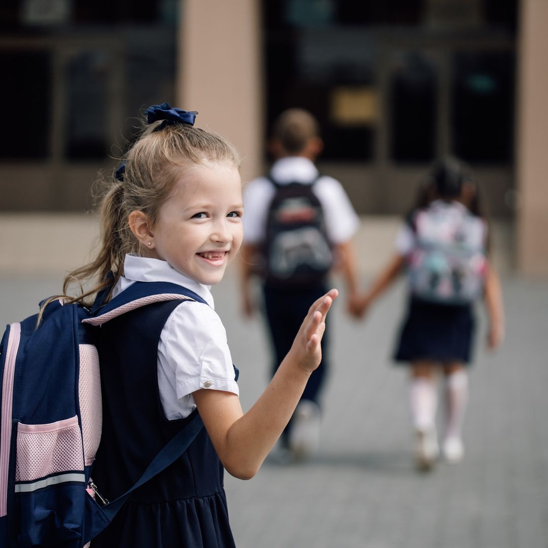 Así debe ser la mochila escolar para evitar dolor y problemas de espalda a niños y adolescentes